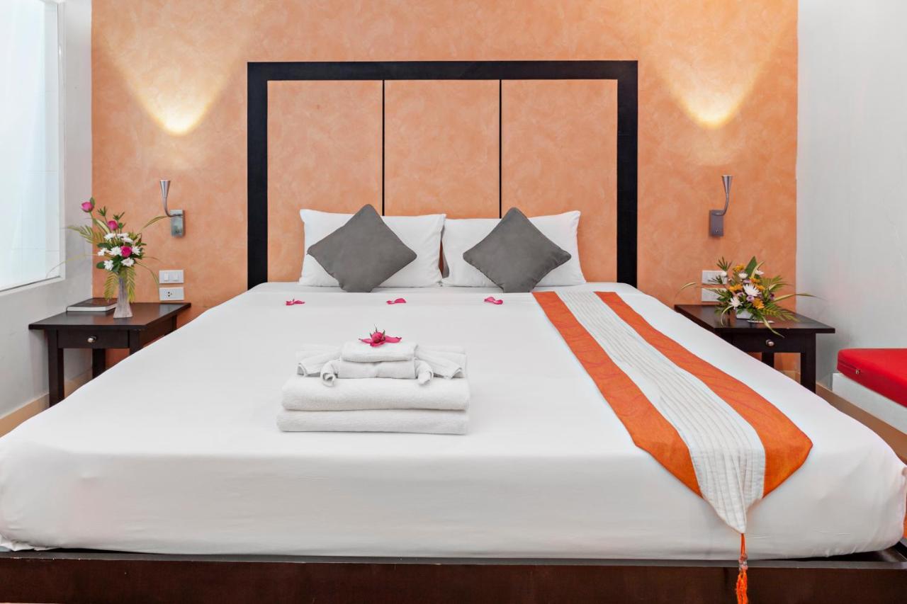 The Royal Palm Beach Front Patong Экстерьер фото
