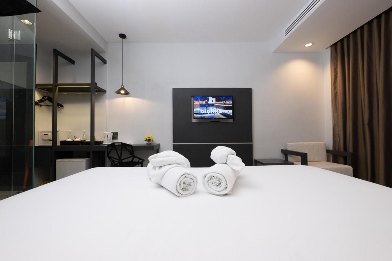 The Royal Palm Beach Front Patong Экстерьер фото