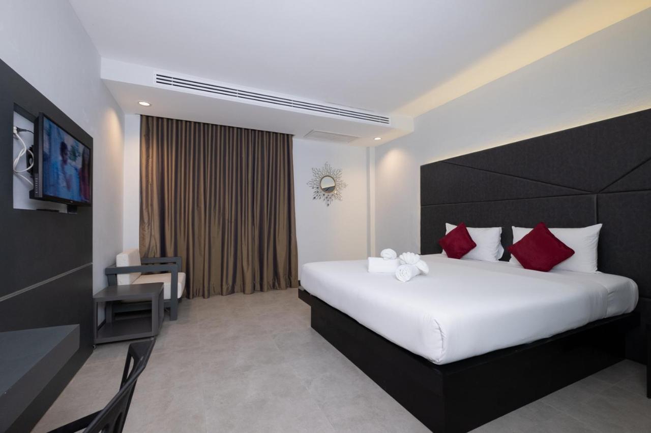 The Royal Palm Beach Front Patong Экстерьер фото
