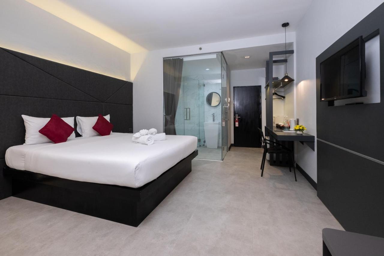 The Royal Palm Beach Front Patong Экстерьер фото