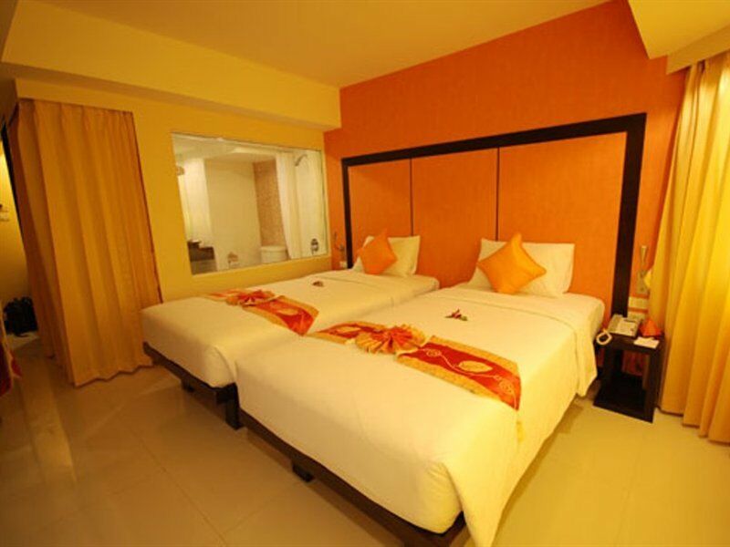 The Royal Palm Beach Front Patong Экстерьер фото