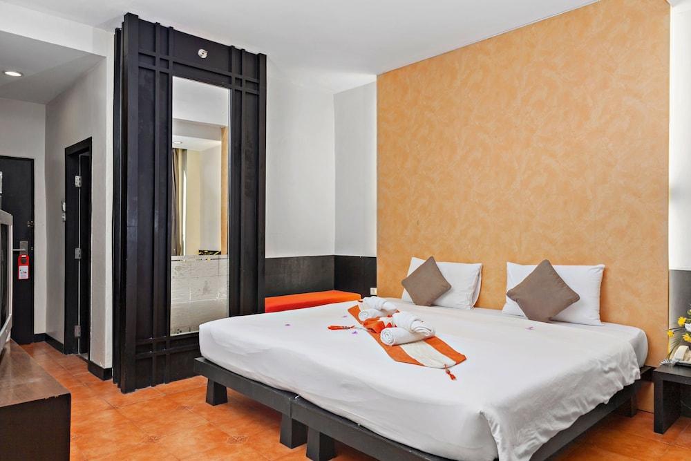 The Royal Palm Beach Front Patong Экстерьер фото