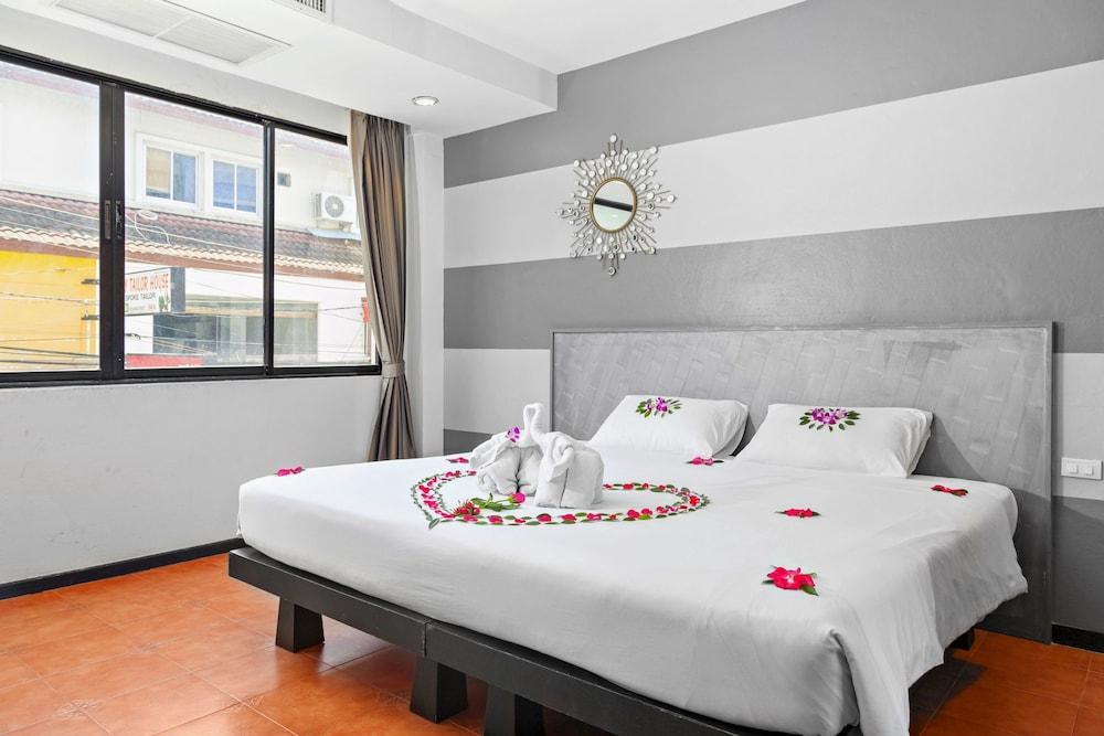 The Royal Palm Beach Front Patong Экстерьер фото