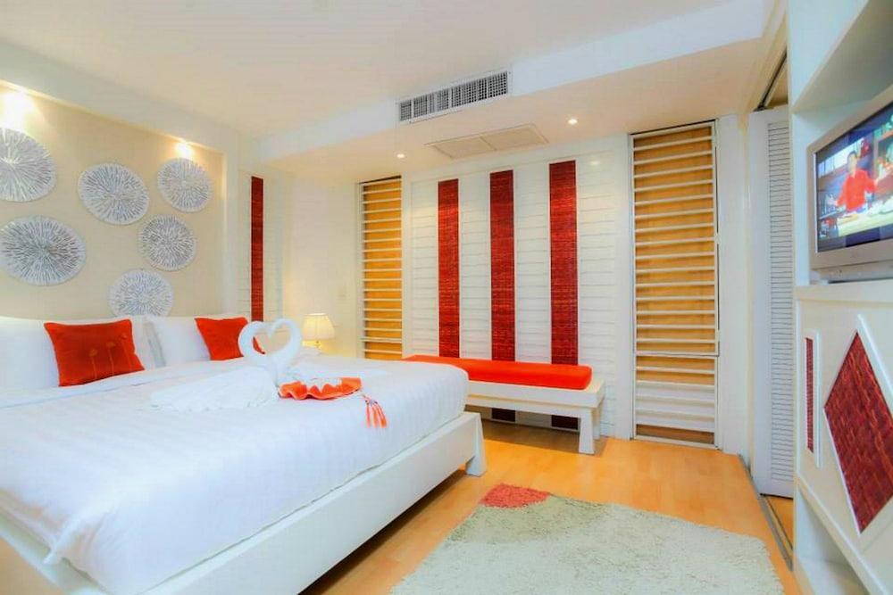 The Royal Palm Beach Front Patong Экстерьер фото
